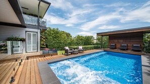 UppvÀrmd pool