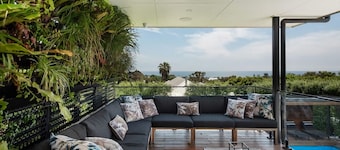 Byron by the Beach | Luxury Heated Pool and Views