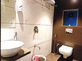AC Deluxe Room | Bathroom | Shower, free toiletries, slippers, towels
