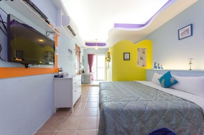 King Room with Mountain View | Individually decorated, individually furnished, desk, free WiFi - Yellow Submarine (Manzhou)