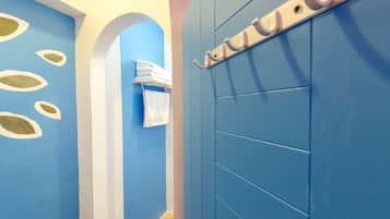 King Quadruple Room with Two King Beds | Desk, WiFi (free), individually decorated, individually furnished