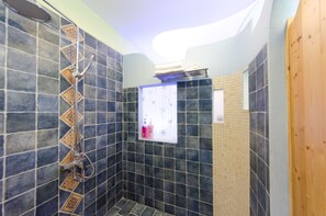 King Room | Bathroom shower