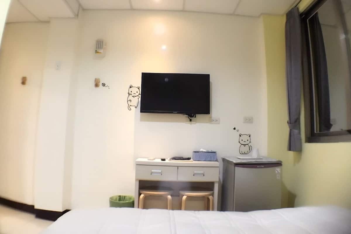 Basic Double Room, 1 Double Bed (205) | Desk, blackout drapes, soundproofing, rollaway beds