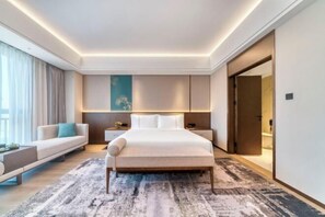 Escritorio, cortinas blackout, wifi gratis y ropa de cama 