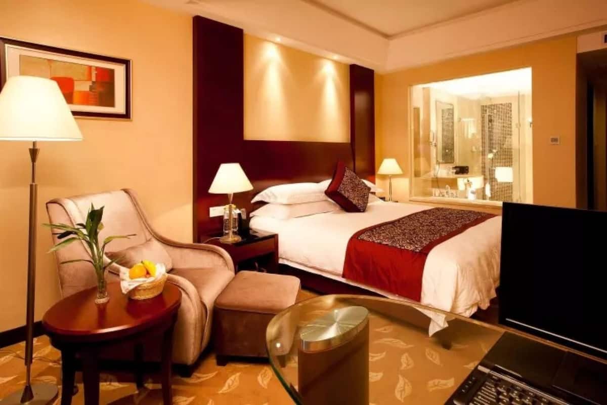 Escrivaninha, cortinas blackout, Wi-Fi de cortesia, roupa de cama
