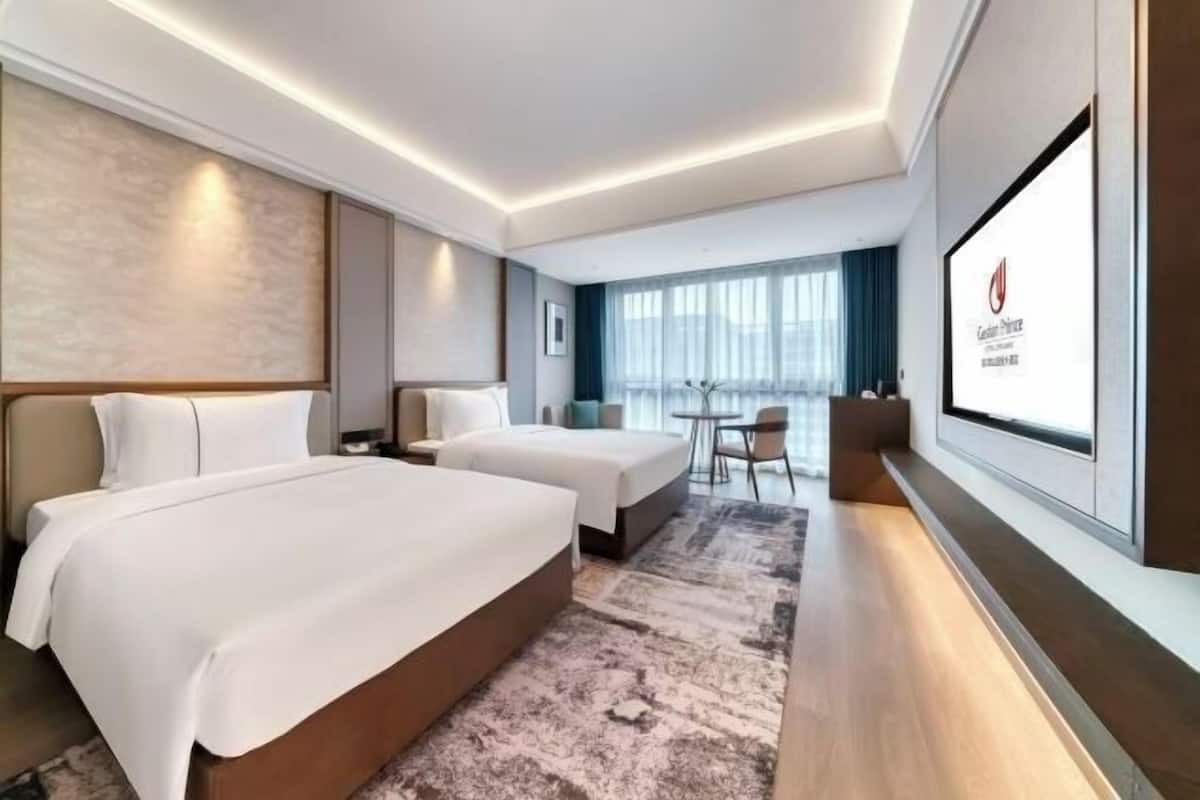 Desk, blackout curtains, free WiFi, bed sheets