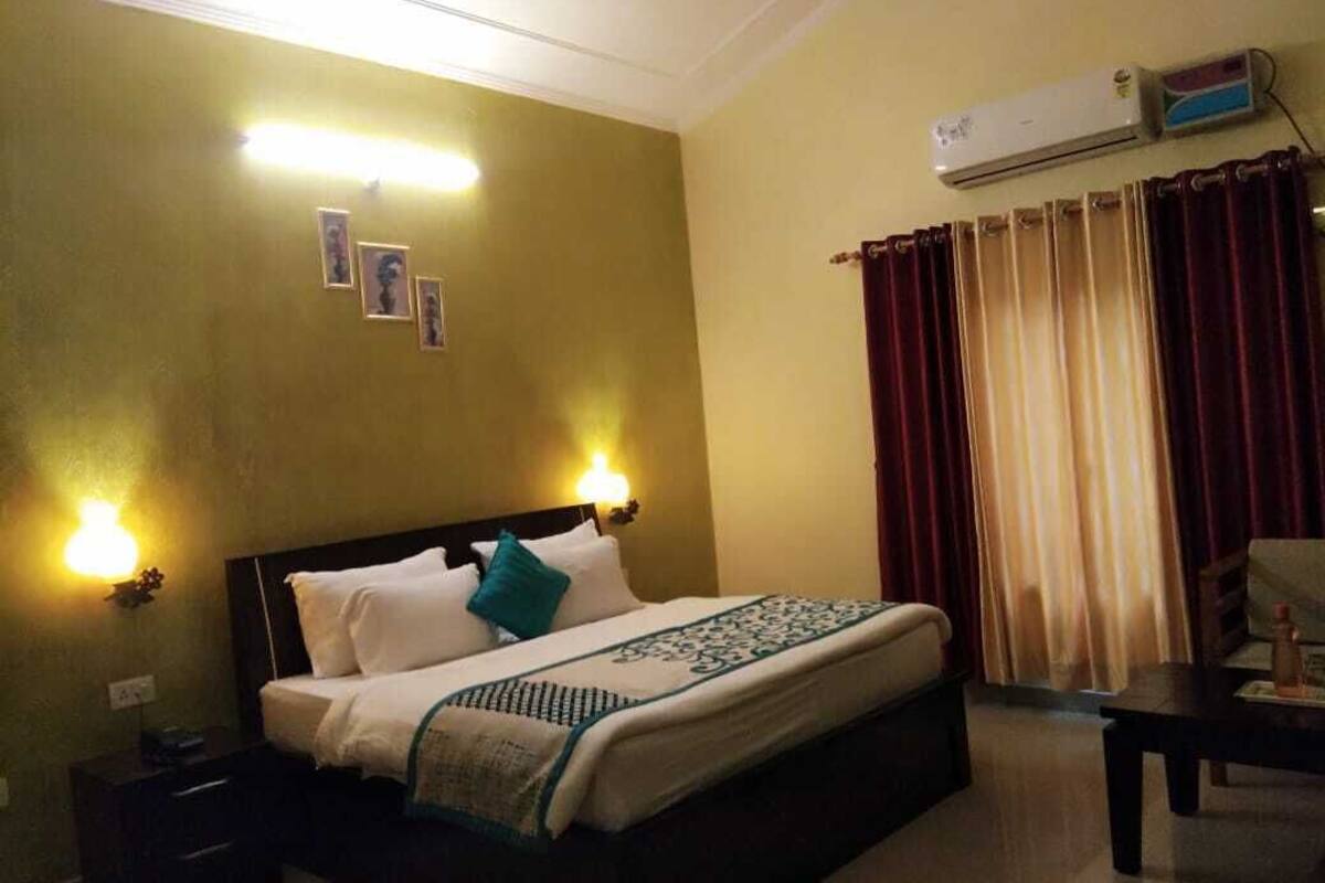 Bàn, truy cập Internet không dây miễn phí, bộ trải giường