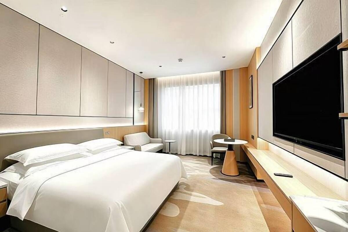 Desk, blackout drapes, WiFi (free), bed sheets