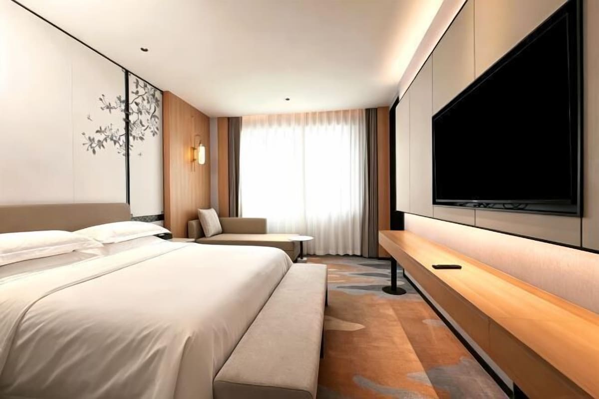 Desk, blackout curtains, free WiFi, bed sheets