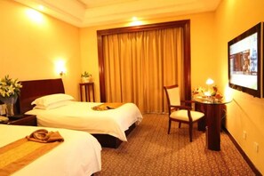 Deluxe Twin Room | Desk, blackout drapes, free WiFi, bed sheets - Felman Platinum Hotel (Hangzhou)