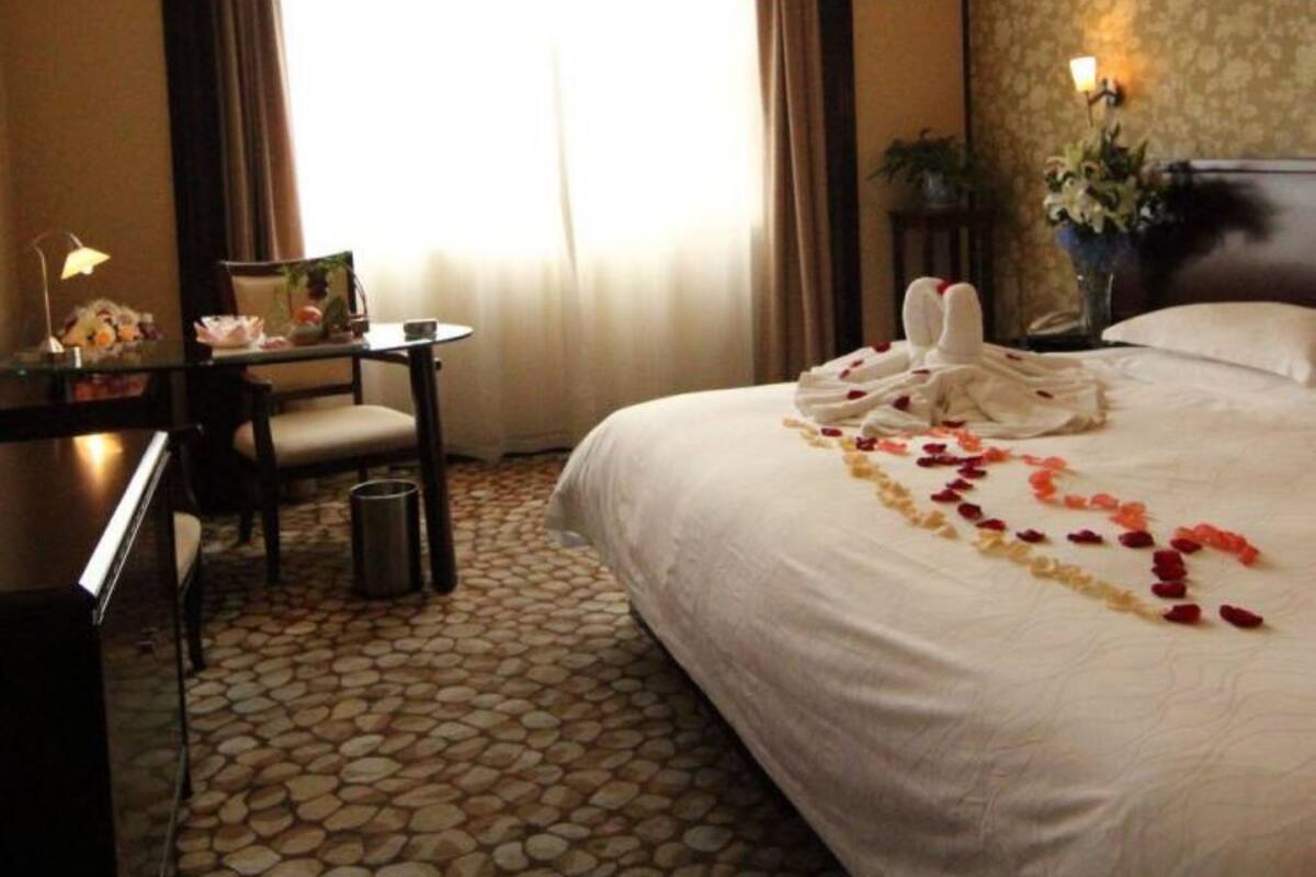Superior Double Room | Desk, blackout drapes, WiFi (free), bed sheets