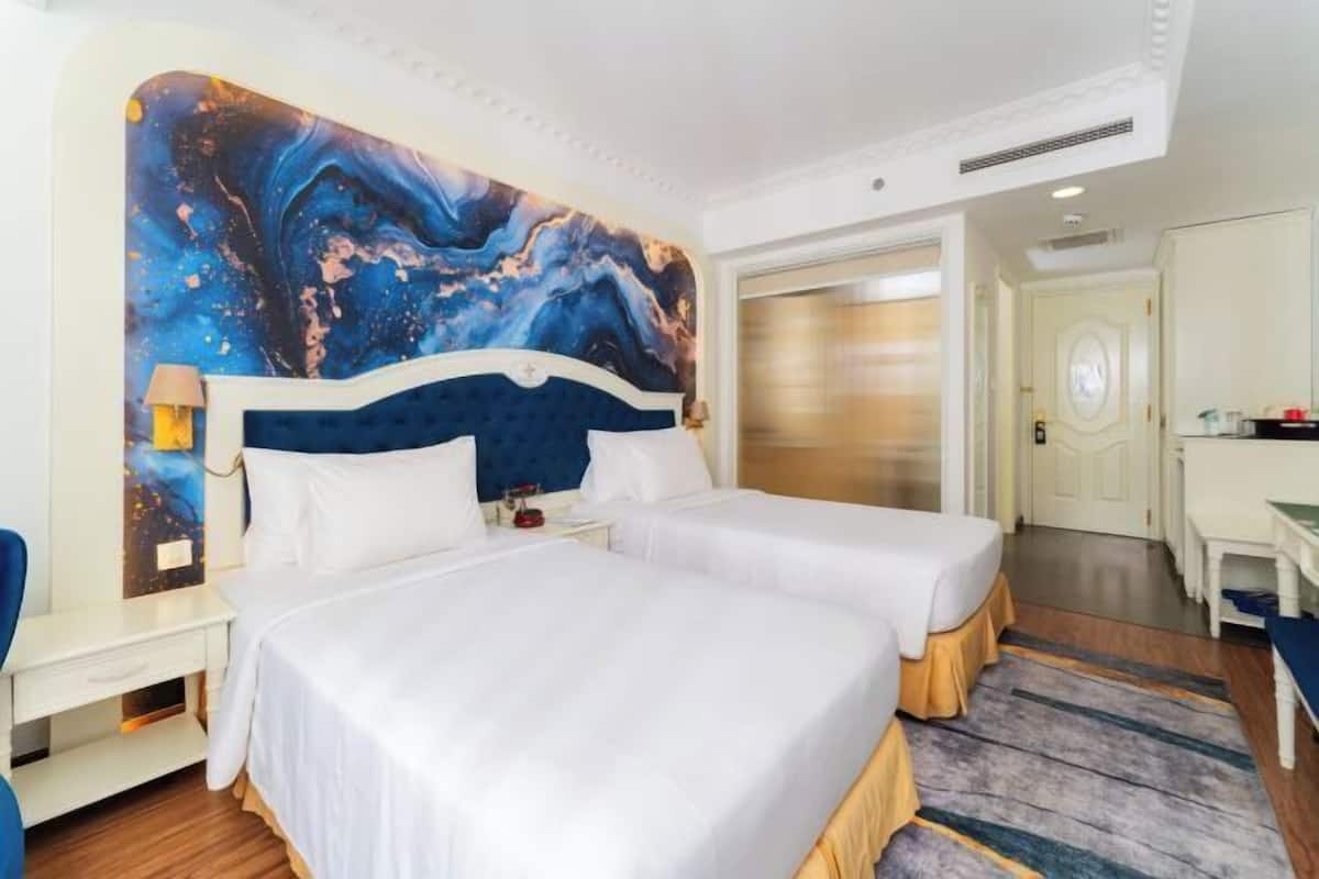 1 bedroom, minibar, in-room safe, desk