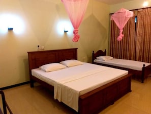 Habitación doble superior, varias camas, vista al mar | Insonorización