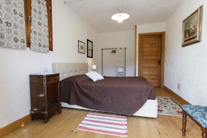 Desk, free cribs/infant beds, rollaway beds, free WiFi