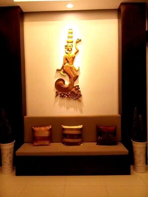 Coin salon dans le hall