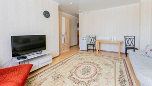Desk, laptop workspace, blackout drapes, WiFi (free) - Myrza (Astana)