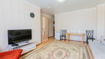 Desk, laptop workspace, blackout drapes, free WiFi