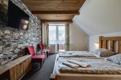 Familie appartement, uitzicht op bergen | Een bureau, een laptopwerkplek, verduisterende gordijnen, gratis wifi