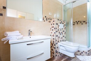 Villa, Private Pool | Bathroom | Hair dryer, towels, soap, shampoo - Holiday House Klaric (Klis)