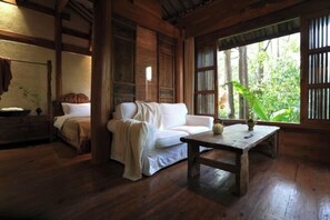 Premium bedding, down comforters, individually decorated - My Love Inn (Lijiang)
