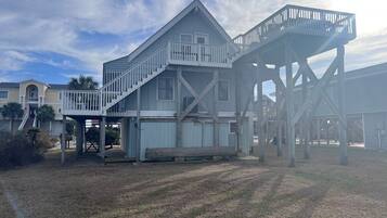 House, 3 Bedrooms | Exterior