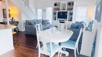 House, 3 Bedrooms | Dining