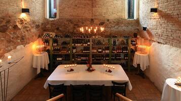 Breakfast, lunch and dinner served