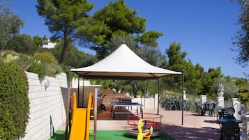 Área de juegos infantiles al aire libre