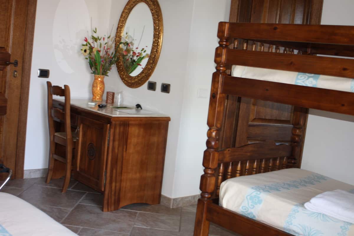 Superior Double or Twin Room | Minibar, in-room safe, blackout drapes, soundproofing