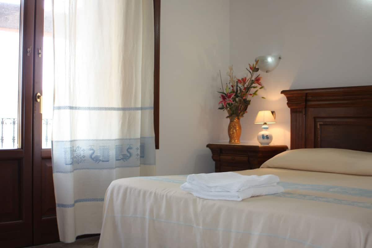 Double Room, Tower | Minibar, in-room safe, blackout drapes, soundproofing