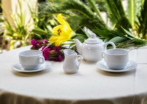 朝食 (ビュッフェ)、毎日提供 (無料)