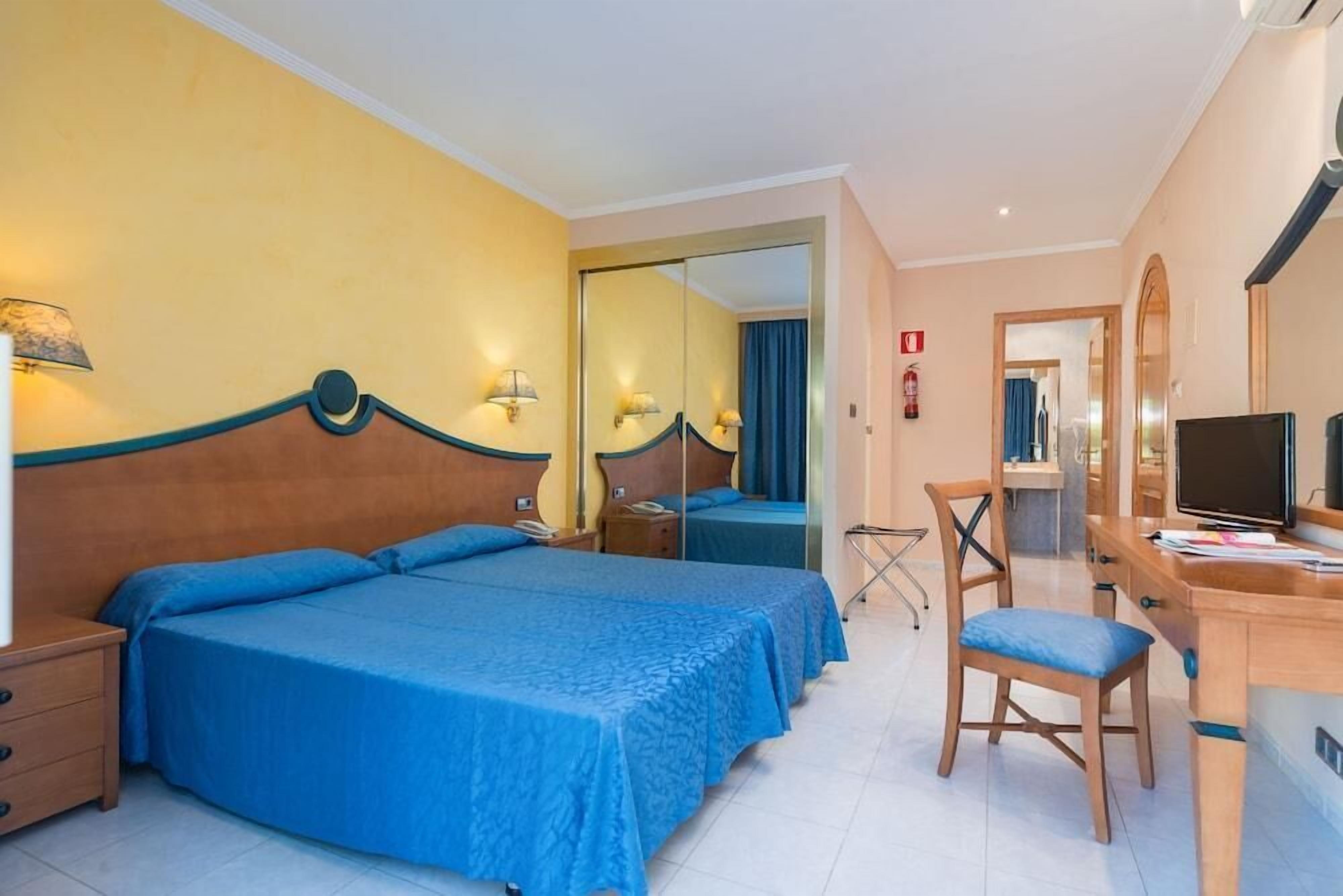 In-room safe, laptop workspace, free WiFi, bed sheets