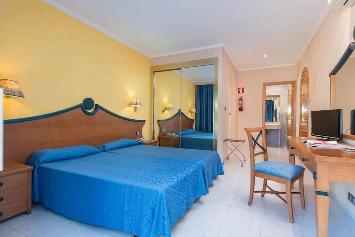 In-room safe, laptop workspace, WiFi (free), bed sheets