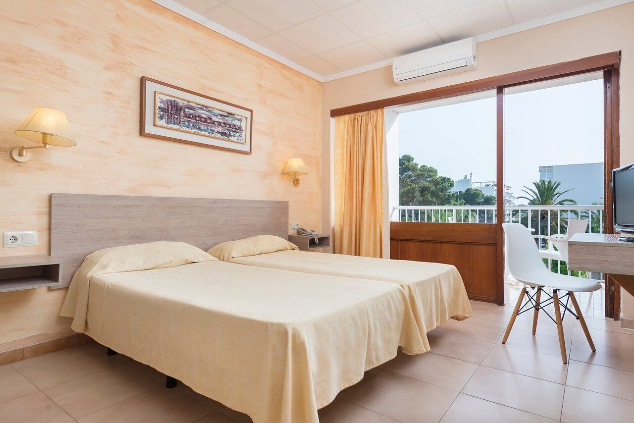 In-room safe, laptop workspace, free WiFi, bed sheets