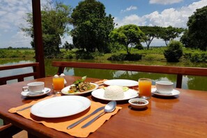 Breakfast area - Kingfisher Ecolodge (Pathouphone)
