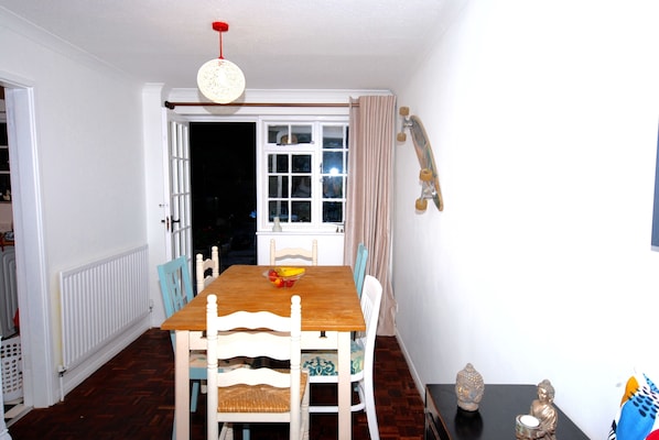 Design Townhome, Multiple Beds, City View | In-room dining