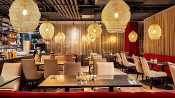 Colazione a buffet, servita tutte le mattine (18 EUR a persona)