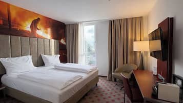 Dobbeltrom | Allergitestet sengetøy, minibar, safe på rommet og skrivebord