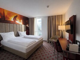 Quarto casal | Roupas de cama antialérgicas, frigobar, cofres nos quartos, escrivaninha