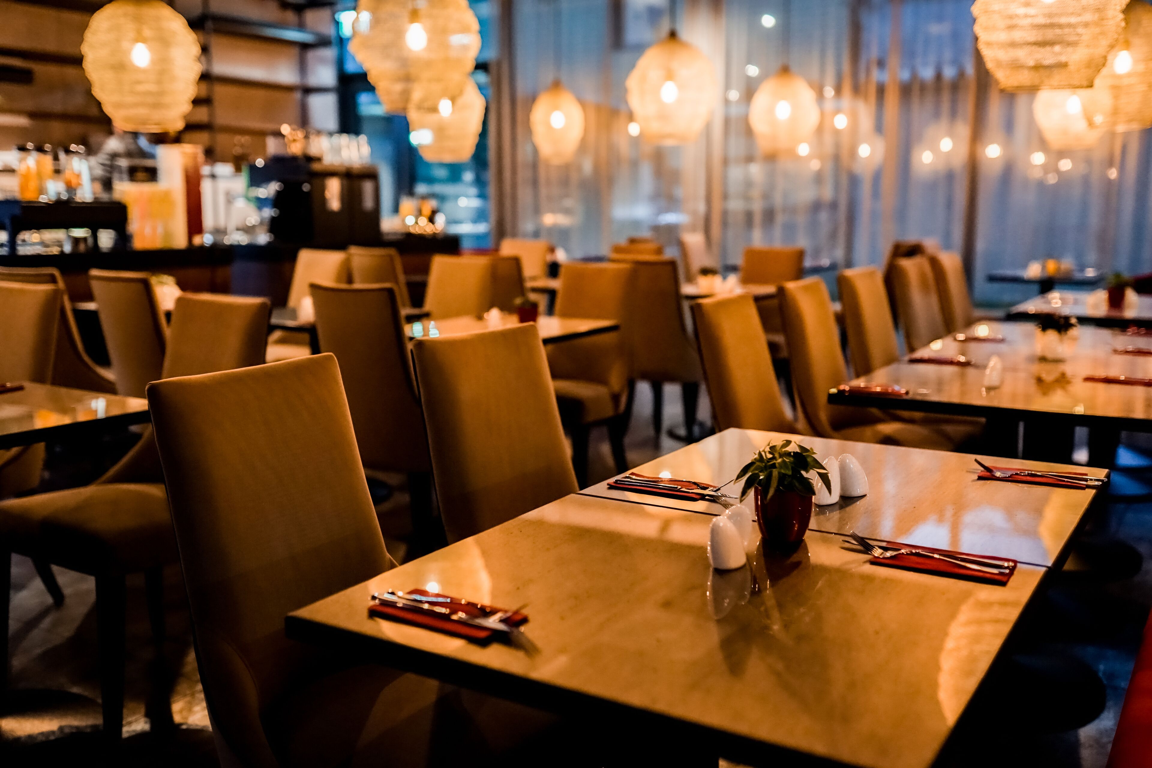 Bữa sáng buffet hàng ngày (18 EUR/mỗi người) 