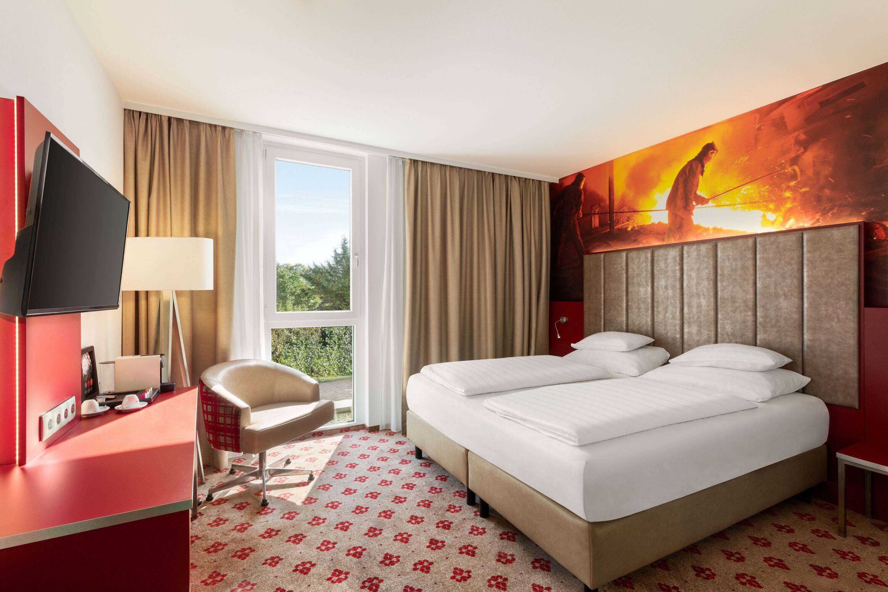 comfort room | hypo-allergenic bedding, minibar, in-room safe, desk