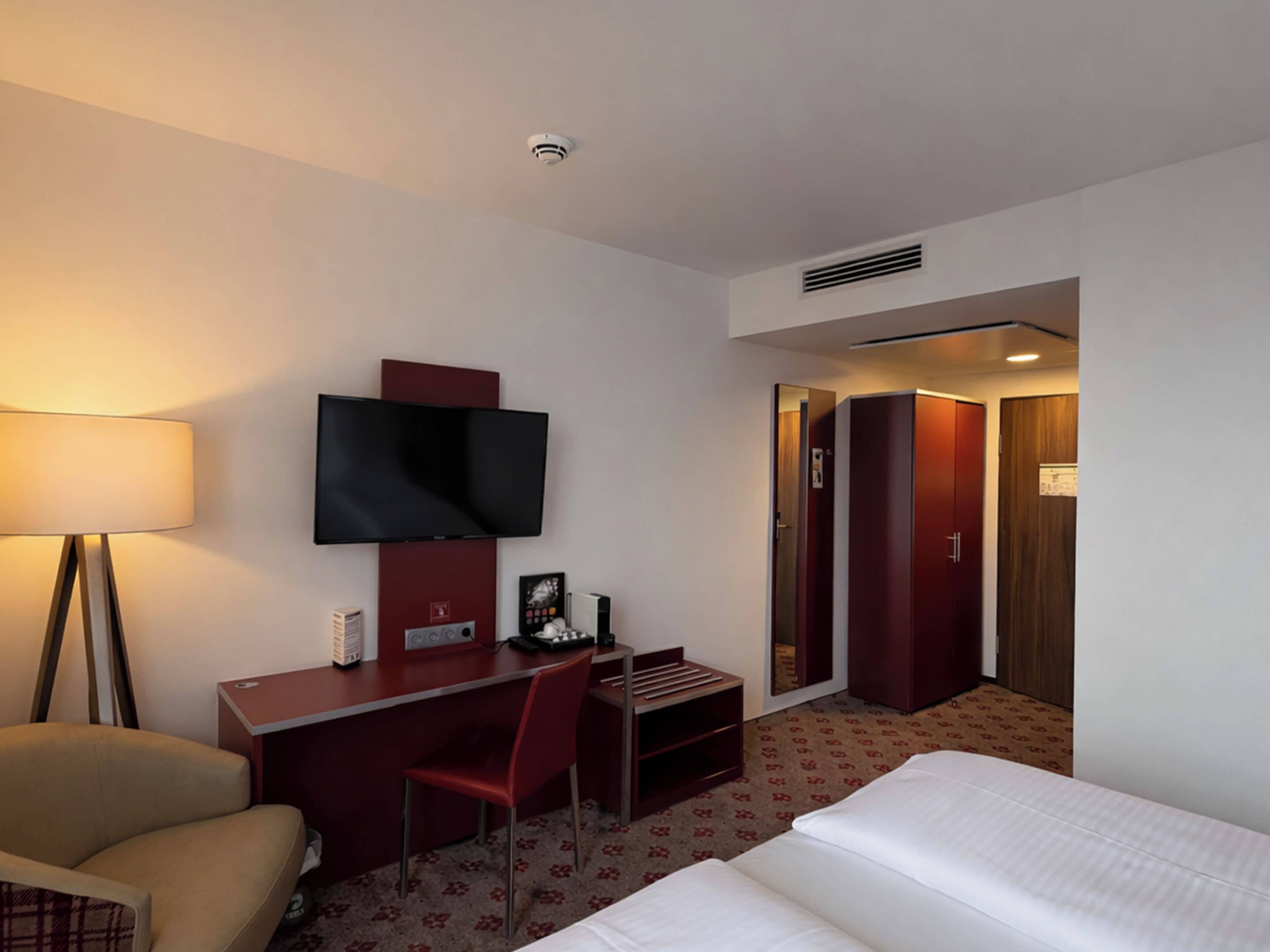 Double Room | Hypo-allergenic bedding, minibar, in-room safe, desk