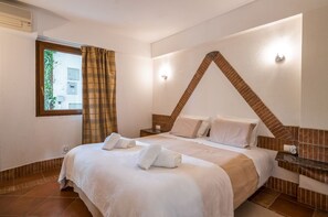 2 makuuhuonetta, silitysrauta/-lauta, ilmainen Wi-Fi, vuodevaatteet