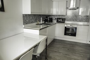 Flat-screen TV - MD Luxury Apartment (London)