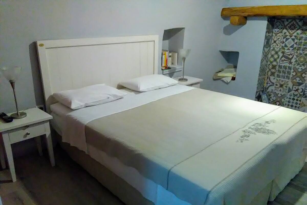Deluxe Cottage, 1 Bedroom (Stone) | Pillow-top beds, soundproofing, free WiFi, individually decorated