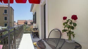 Deluxe Double rooms, shared terrace | 夏威夷式陽台