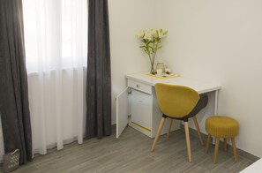 Deluxe Double rooms, shared terrace | 오리/거위털 이불, 객실 내 금고, 책상, 노트북 작업 공간