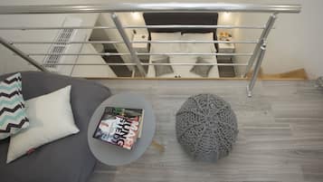Deluxe Double rooms, shared terrace | 羽绒被、客房内保险箱、办公桌、笔记本电脑工作区