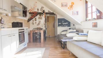Apartment, 2 Schlafzimmer | Eigene Kochnische | Kühlschrank, Mikrowelle, Ofen, Herdplatte