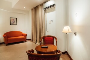 Superior Double Room, 1 Queen Bed | Living area